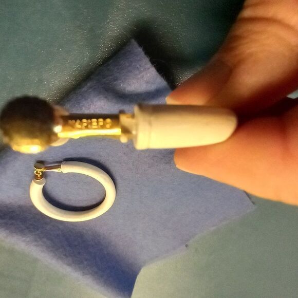 Vintage Napier White Clip Circle Earrings - Picture 3 of 7